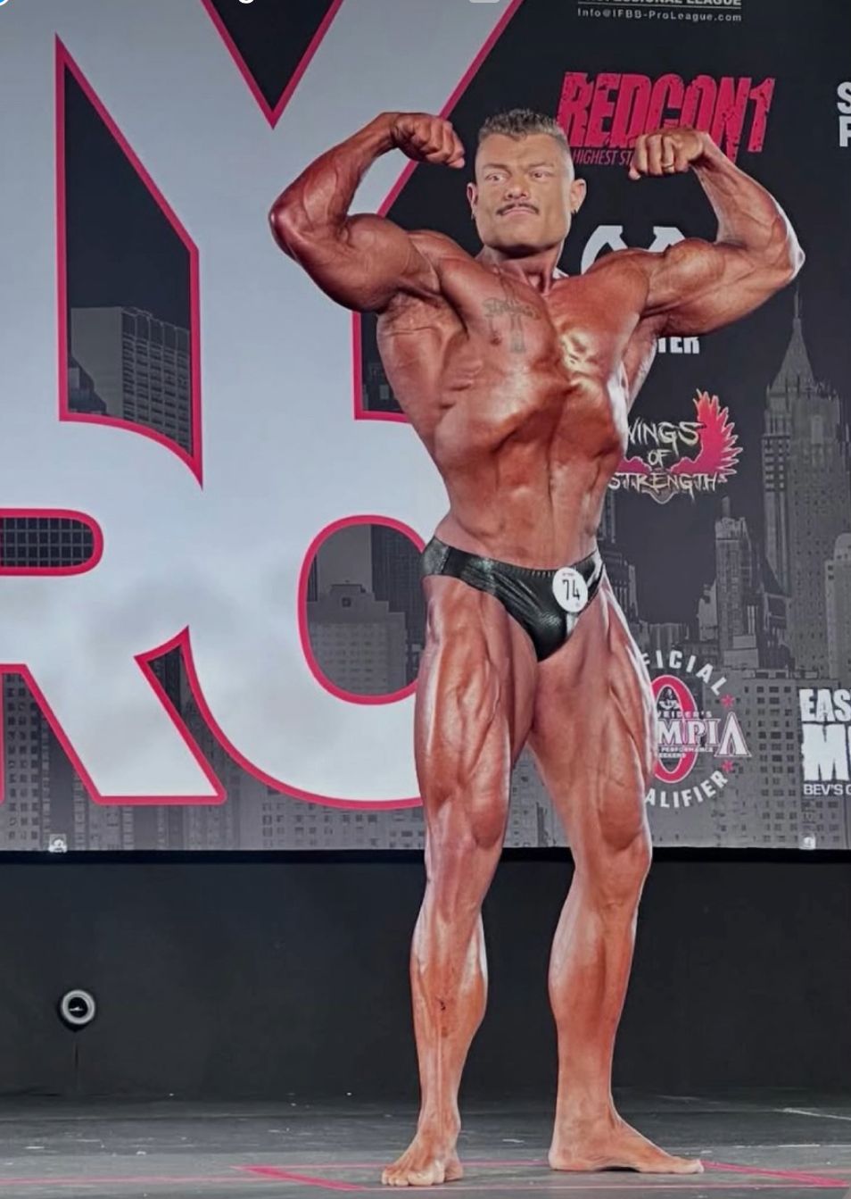 IFBB PRO LEO MAYOHOFER